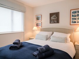 3 dormitorios, decoración individual, mobiliario individual