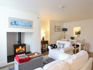 Living area - Cwrt (Llanfairpwllgwyngyll)