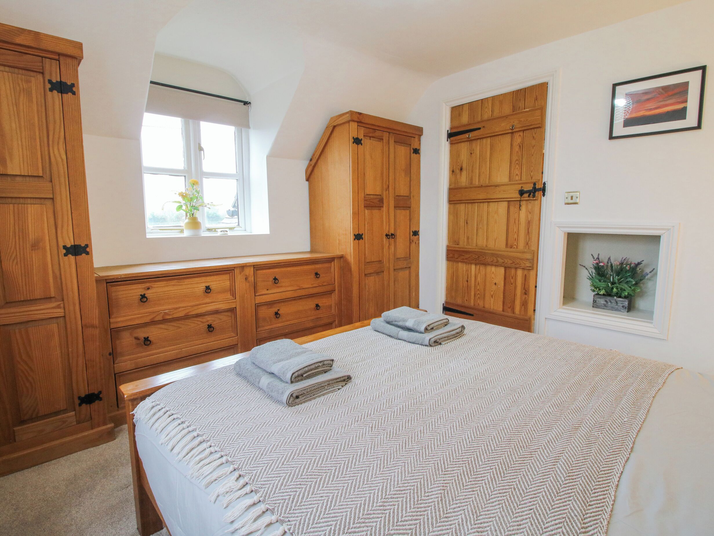 2 bedrooms, individually decorated, individually furnished, free WiFi