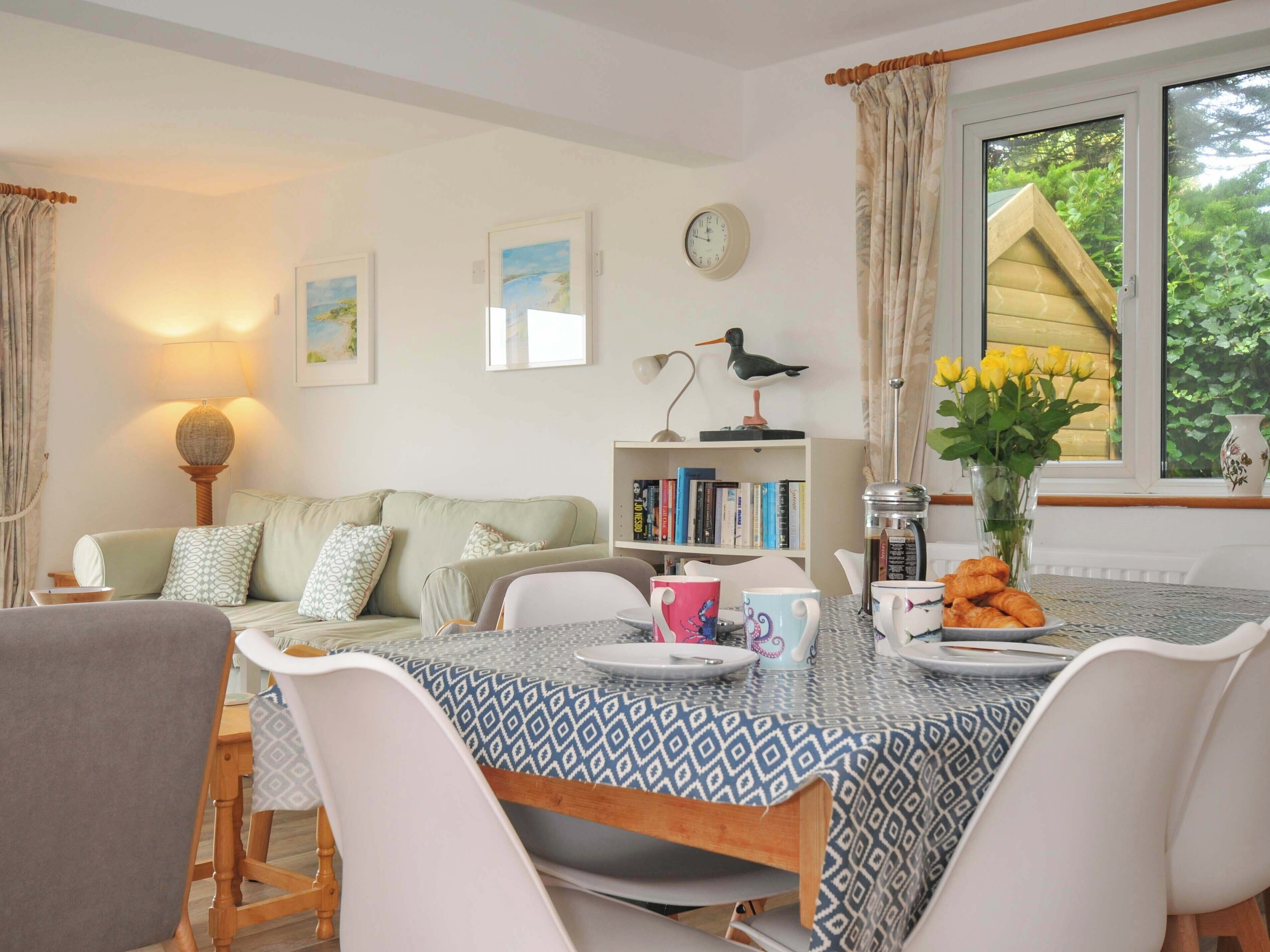 Cottage | Dining