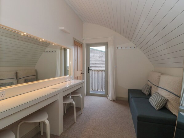 Living area - Dutch 1 (Lechlade)