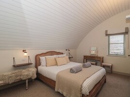 2 bedrooms, individually decorated, individually furnished, free WiFi