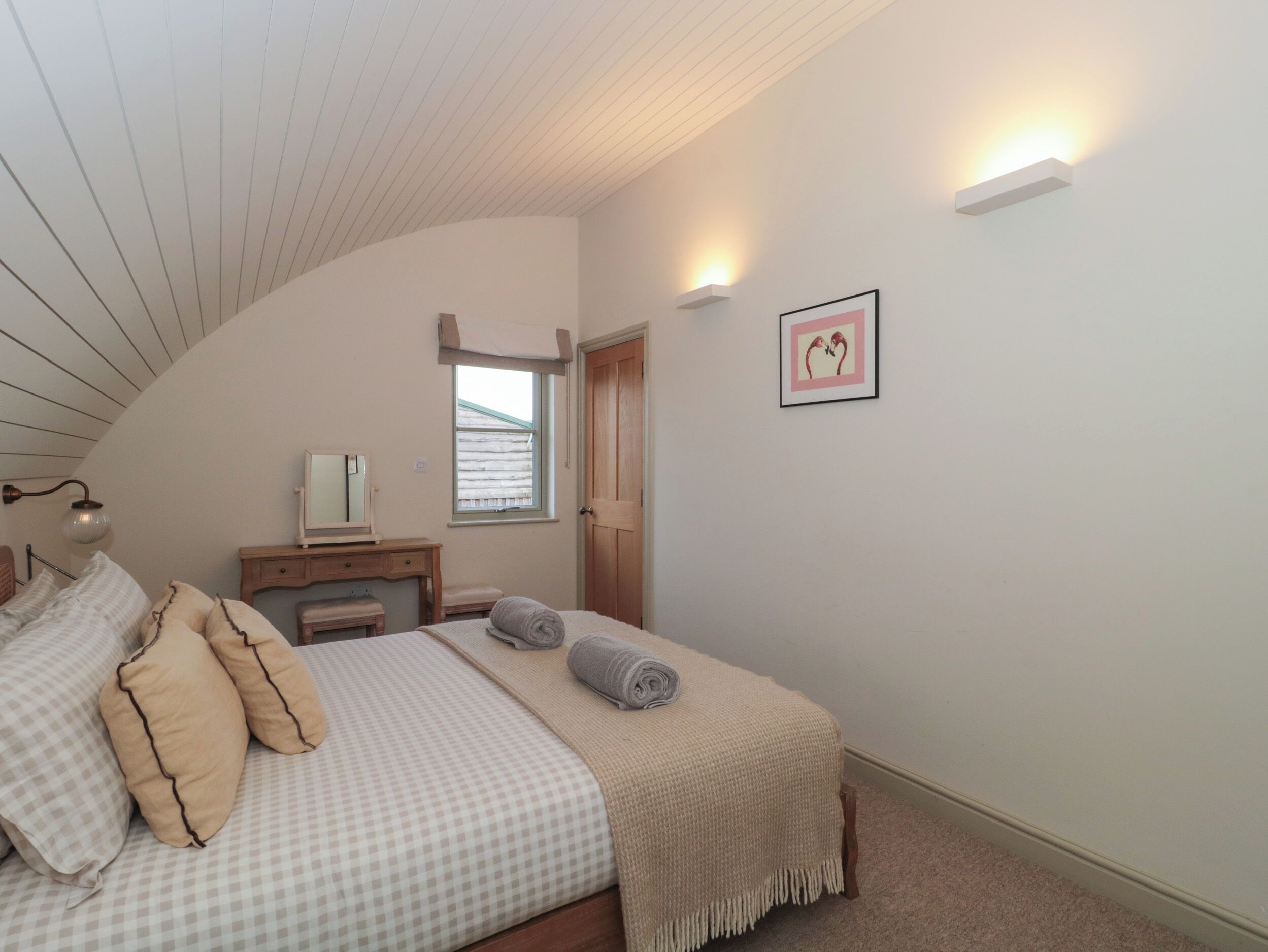 2 bedrooms, individually decorated, individually furnished, free WiFi