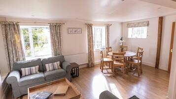 Cottage | Living area