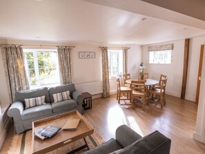 Cottage | Living area - Stable Cottage (Lechlade)