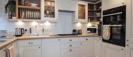 Fridge, dishwasher, electric kettle, toaster