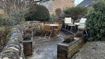 Cottage | Outdoor dining