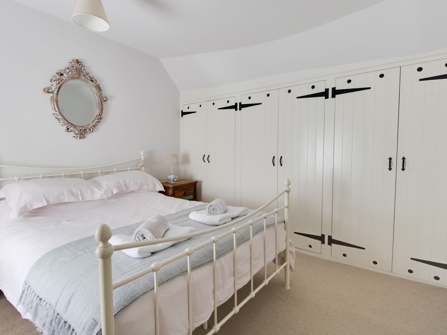 4 bedrooms, individually decorated, individually furnished, free WiFi