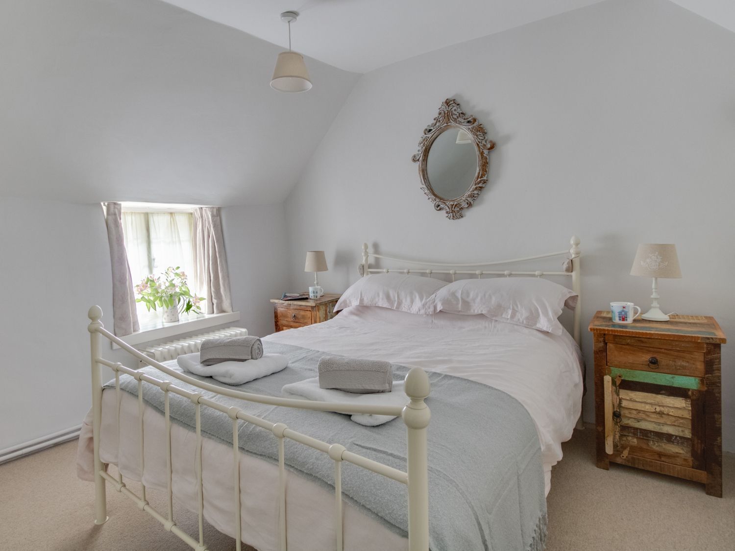 4 bedrooms, individually decorated, individually furnished, free WiFi