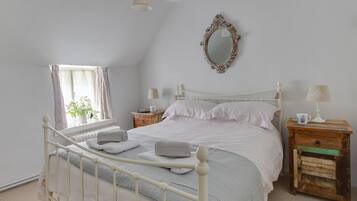 4 bedrooms, individually decorated, individually furnished, free WiFi