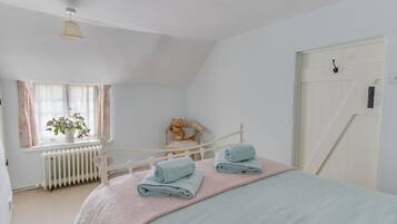 4 bedrooms, individually decorated, individually furnished, free WiFi