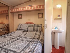 2 quartos, individualmente decorados, individualmente mobiliados