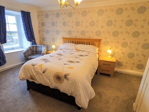 2 phòng ngủ, trang trí khác biệt 