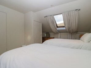 5 bedrooms, individually decorated, individually furnished, free WiFi - The Coach House (Abergavenny)