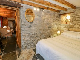 5 bedrooms, individually decorated, individually furnished, free WiFi