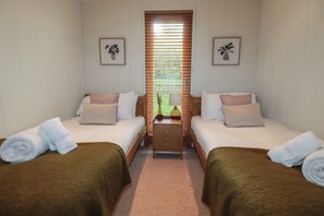 2 makuuhuonetta, yksilöllisesti sisustettu, yksilöllisesti kalustettu