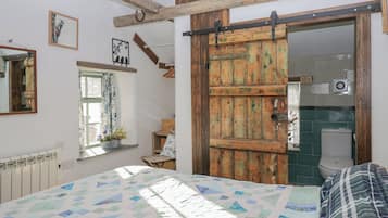 1 bedroom, individually decorated, individually furnished, free WiFi