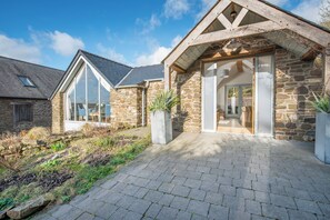 Exterior detail - Leeward Cottage (Pembroke)