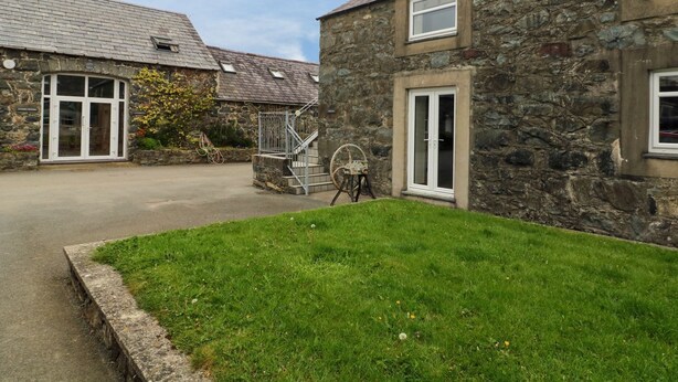 Exterior - Dinas (Pwllheli)