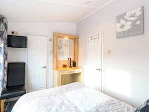 3 quartos, individualmente decorados, individualmente mobiliados