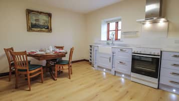 Kühlschrank, Geschirrspüler, Wasserkocher, Toaster