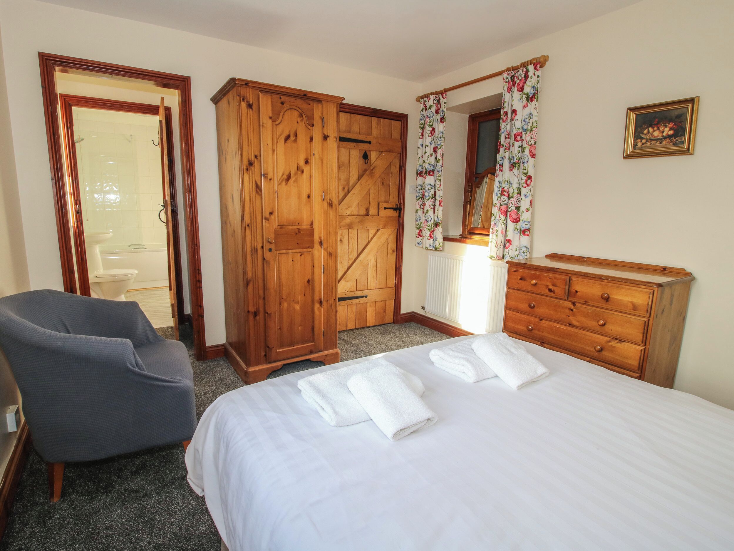 2 bedrooms, individually decorated, individually furnished, free WiFi