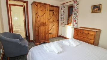 2 bedrooms, individually decorated, individually furnished, free WiFi