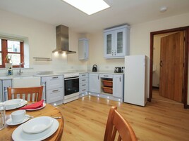   冰箱、洗碗机、电热水壶、烤面包机