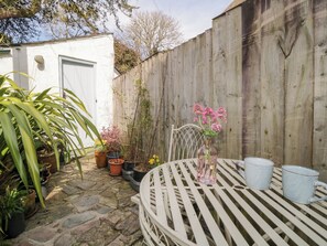 Outdoor dining - 3 Cumberland Cottages (Kingsbridge)
