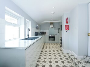 식기 세척기, 조리 도구/접시/주방 기구