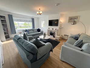 Living area - War Horse Valley Orchard View (Winkleigh)