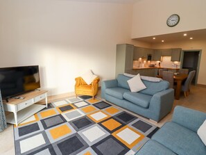 Living area - Bears Court Barn 1 (Cheltenham)