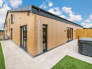 Exterior - Bears Court Barn 2 (Cheltenham)