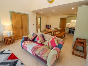 Living area - Bears Court Barn 2 (Cheltenham)