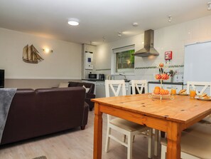 Dining - Castle View Lodge (Ilfracombe)