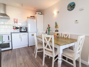 Casa de campo | Cozinha privada | Geladeira, lava-louças, chaleira elétrica, torradeira