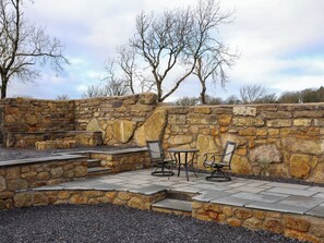 Terrace/patio - Ynys Uchaf (Brynteg)