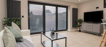 더 클라우드 하우스, 업튼 바이 체스터