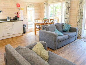 Living area - Dovestone Luxury Lodges - Pets Welcome (Oldham)