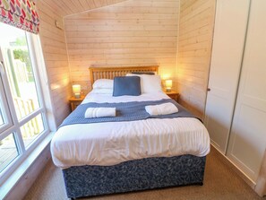 2 bedrooms, individually decorated, individually furnished, free WiFi - Dovestone Luxury Lodges - Pets Welcome (Oldham)