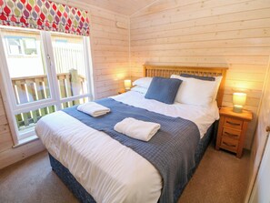 2 bedrooms, individually decorated, individually furnished, free WiFi - Dovestone Luxury Lodges - Pets Welcome (Oldham)