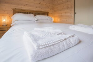 2 bedrooms, individually decorated, individually furnished, free WiFi