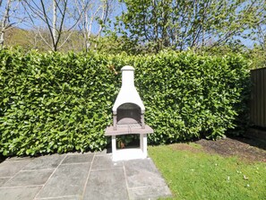 Cottage | Property grounds - Dovestone Luxury Lodges - pet Free (Oldham)