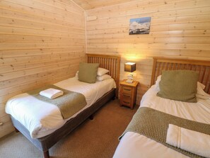 Cottage | 2 bedrooms, individually decorated, individually furnished, free WiFi - Dovestone Luxury Lodges - pet Free (Oldham)