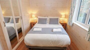 2 bedrooms, individually decorated, individually furnished, free WiFi