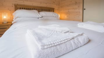 2 bedrooms, individually decorated, individually furnished, free WiFi