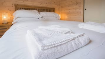 2 bedrooms, individually decorated, individually furnished, free WiFi