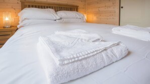 Unclassified image, 2 of 28, button - Dovestone Luxury Lodges - Pets Welcome (Oldham)