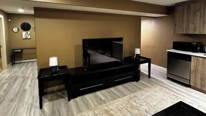 Interior - Cosy Apartment 10 mins from Calgary, available as an event space aswell! (Chestermere)
