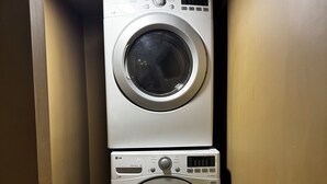 Interior - Cosy Apartment 10 mins from Calgary, available as an event space aswell! (Chestermere)